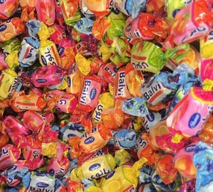 تافی میوه ای مغزداربالوی شونیزفله