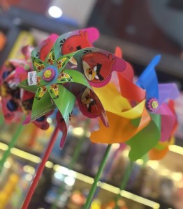 فرفره رنگی بزرگ