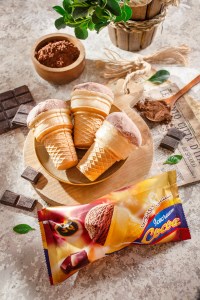 بستنی قیفی کاکائویی پاک